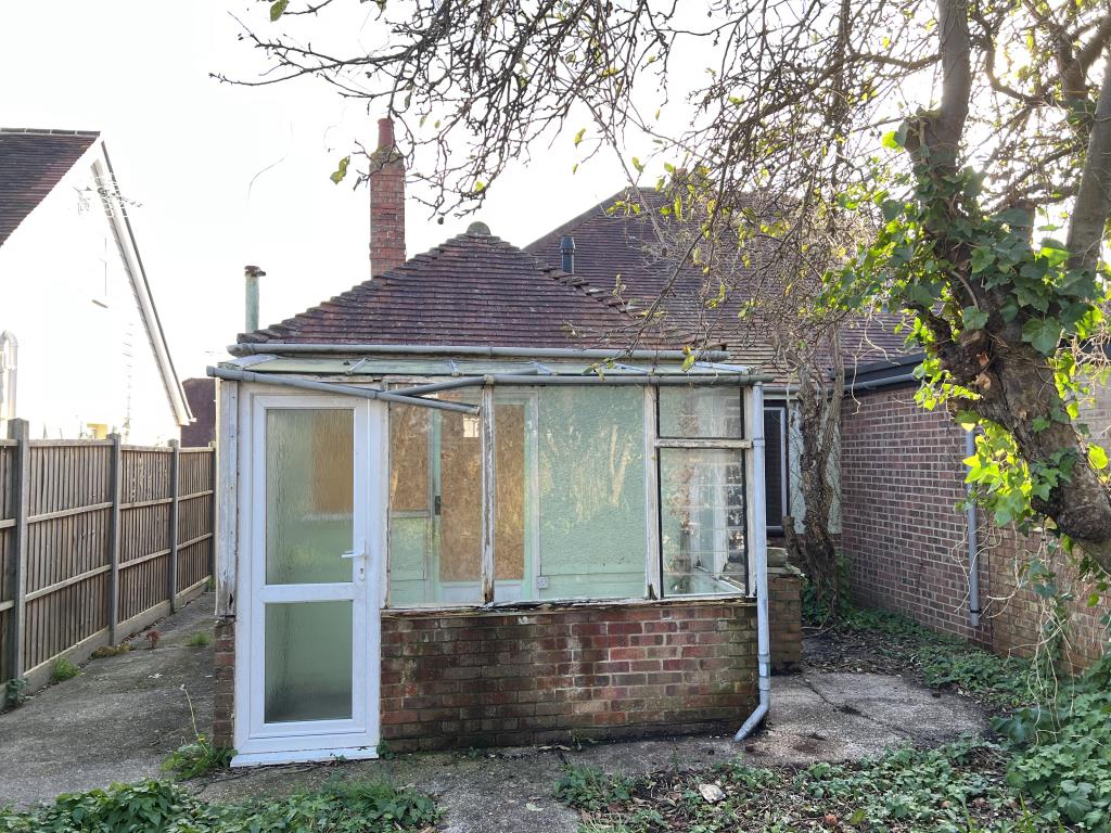 Lot: 138 - BUNGALOW FOR IMPROVEMENT - Rear elevation